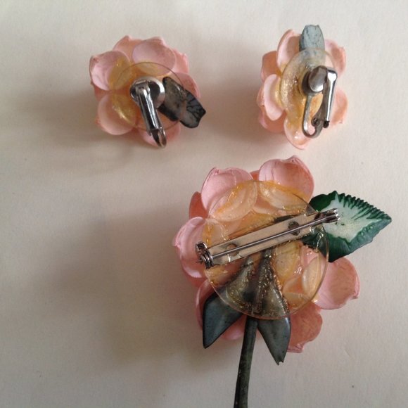 Vintage Shell & Shark Tooth Brooch Clip Back Earrings - Picture 3 of 6